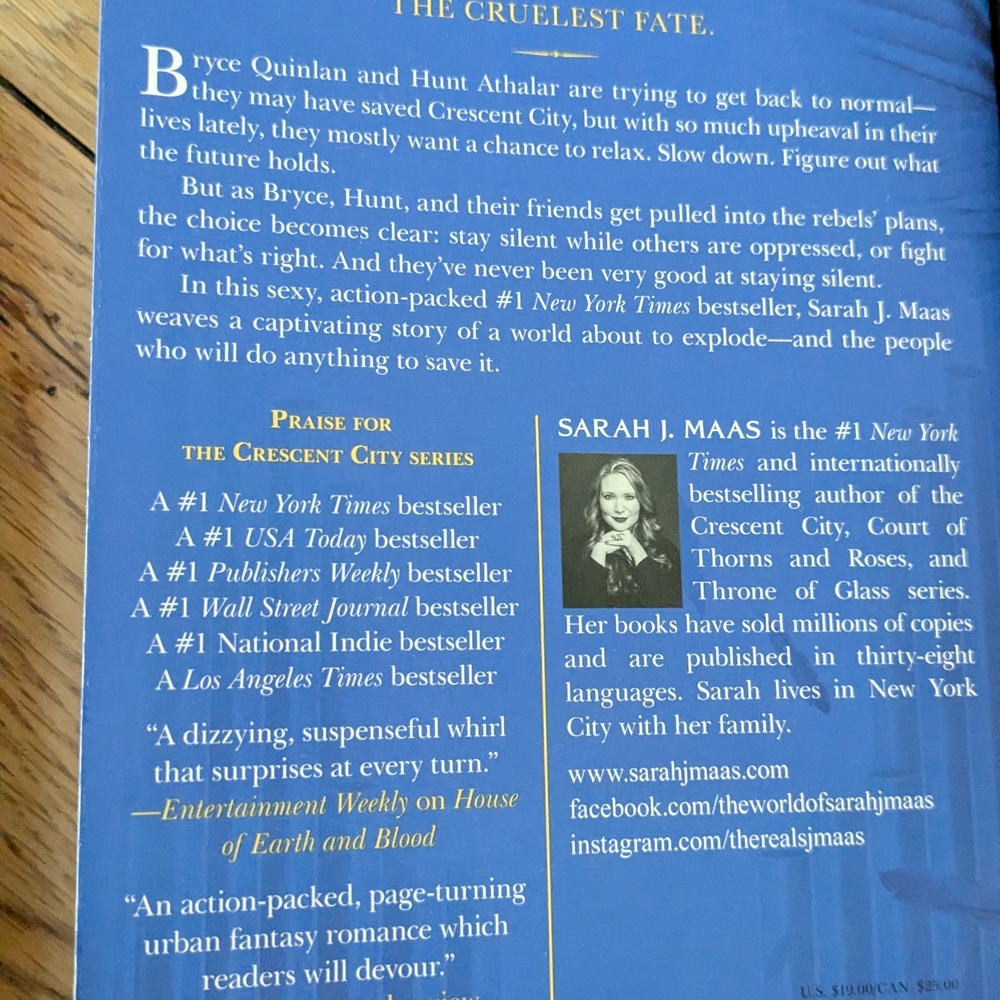 Sarah J. Maas 3 Book Set - Crescent City - Picture 3 of 8